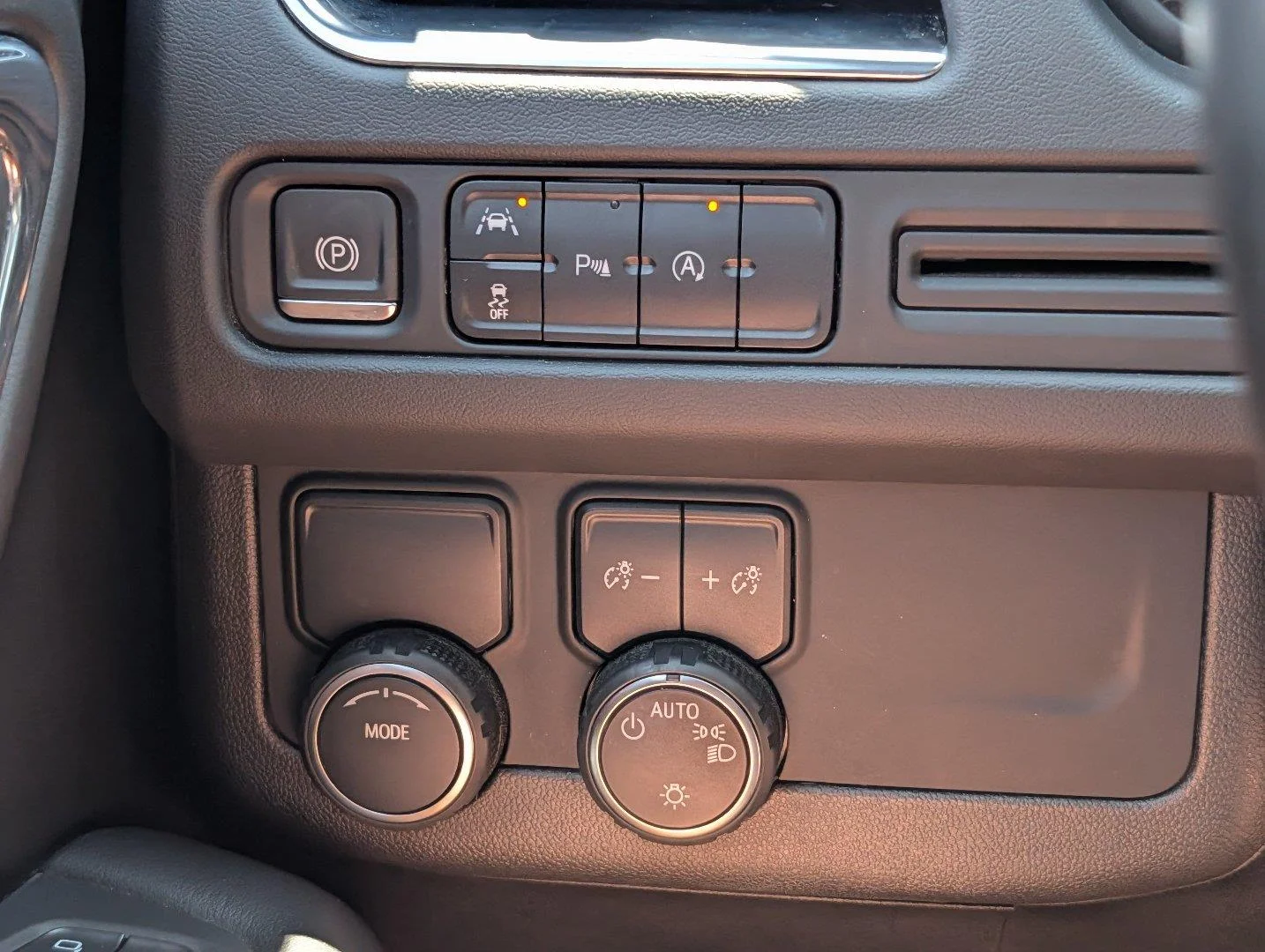 Used 2023 SILVER SAGE METALLIC Chevrolet LT image 25