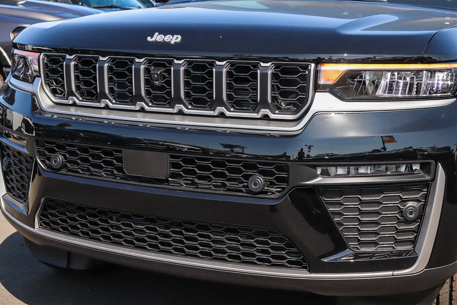 New 2027 High-Gloss Black Paint Jeep Limited image 9