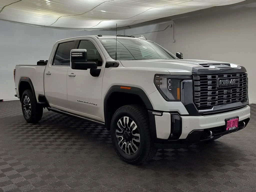 Used 2024 White Frost Tricoat GMC Denali Ultimate image 7