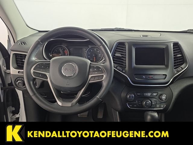 Used 2019 White Jeep Latitude Plus image 12