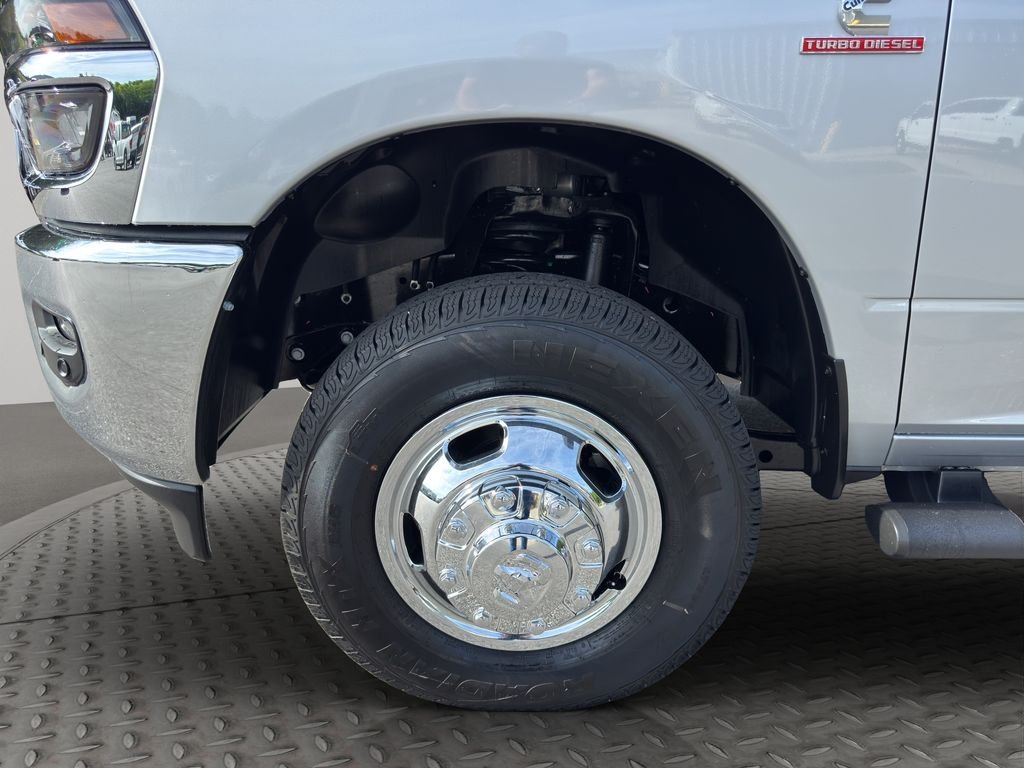 New 2026 Silver-Zynith Exterior Paint RAM Tradesman image 15