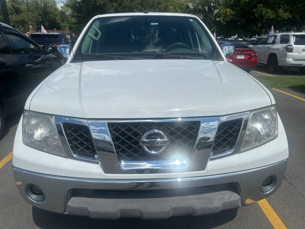 Used 2019 Glacier White Nissan SL image 2