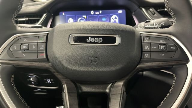 Used 2024 Diamond Black Crystal Pearlcoat Jeep Limited image 16