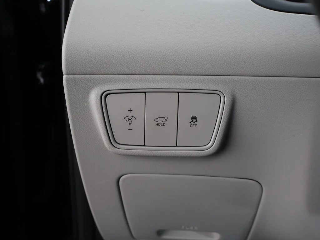 Used 2023 Phantom Black Hyundai SEL image 40