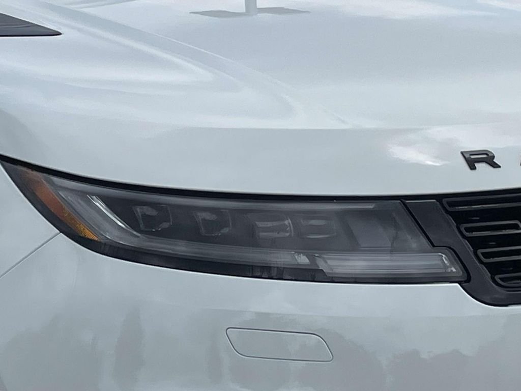 New 2026 Fuji White Land Rover Dynamic SE image 4