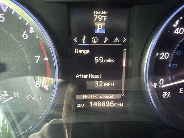 Used 2014 Red Toyota  image 10