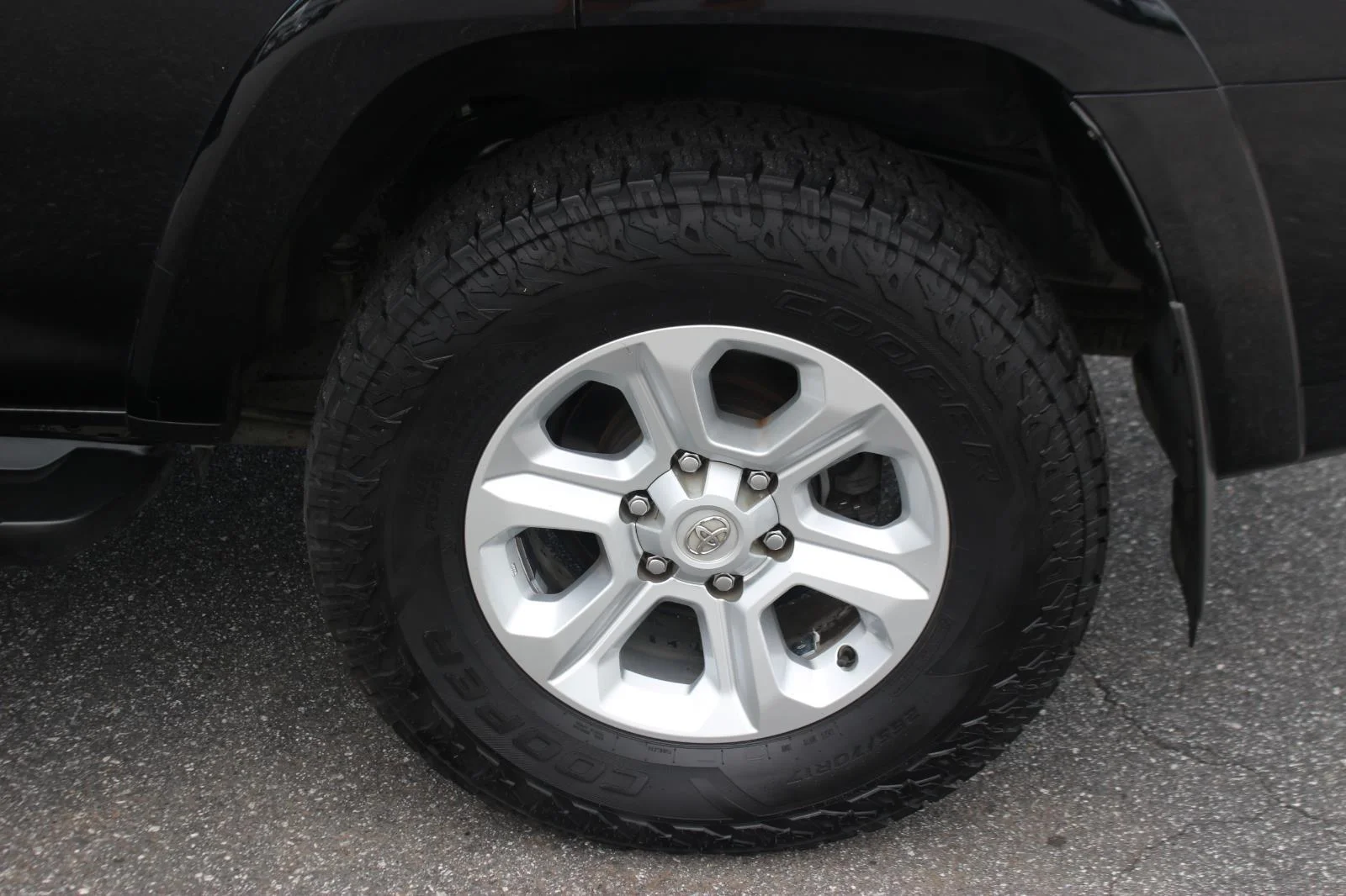 Used 2022 Black Toyota SR5 image 40