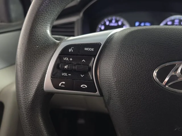 Used 2019 Silver Hyundai SE image 13
