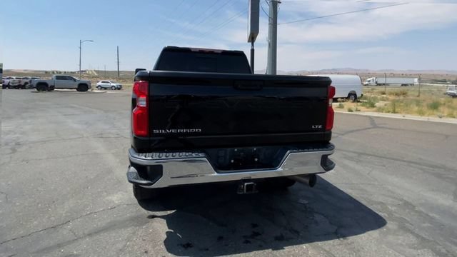 Used 2022 MOSAIC BLACK METALLIC Chevrolet LTZ image 7