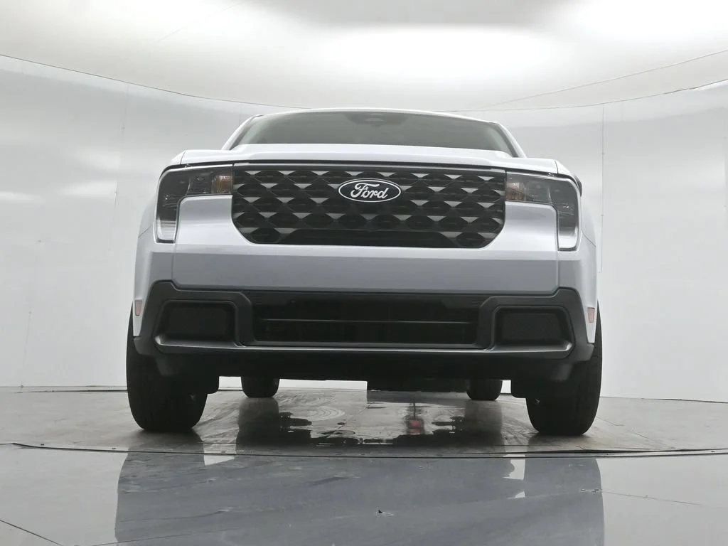 New 2026 Space White Metallic Ford XLT image 38