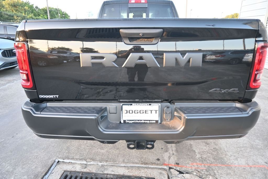 New 2026 Diamond Black Crystal Pearl-Coat Exterior Paint RAM Tradesman image 21