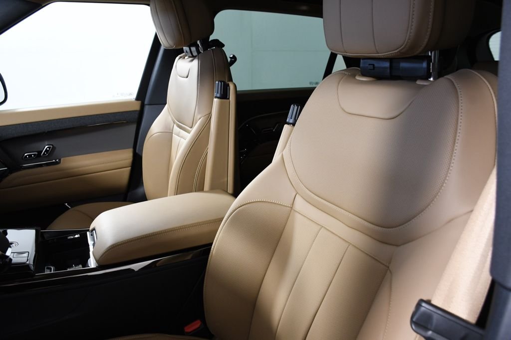 New 2026 Fuji White Land Rover SE image 16