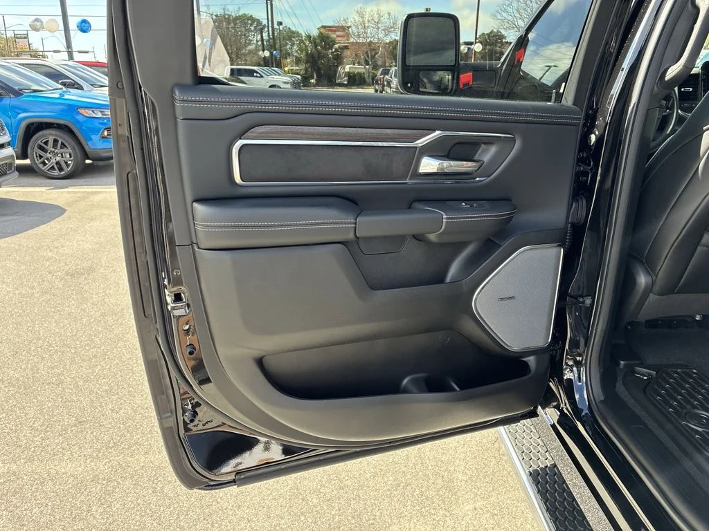 New 2026 Diamond Black Crystal Pearl-Coat Exterior Paint RAM Laramie image 27