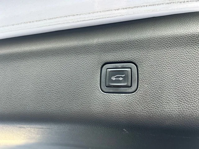 Used 2023 White Buick Essence image 17