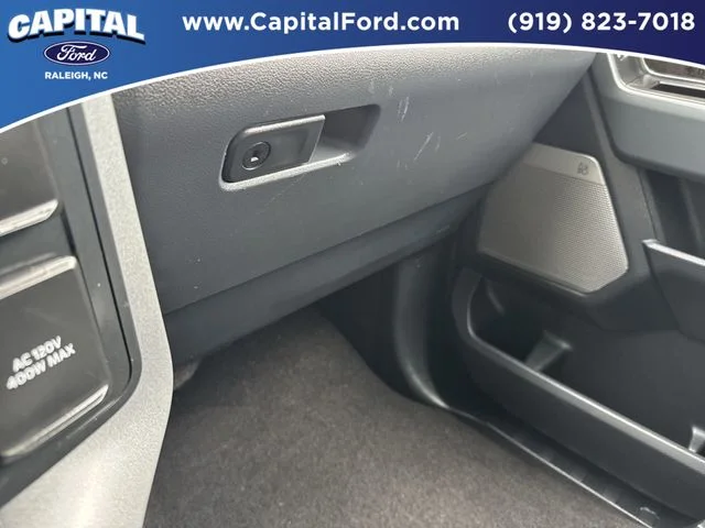 Used 2022 White Ford Lariat image 27