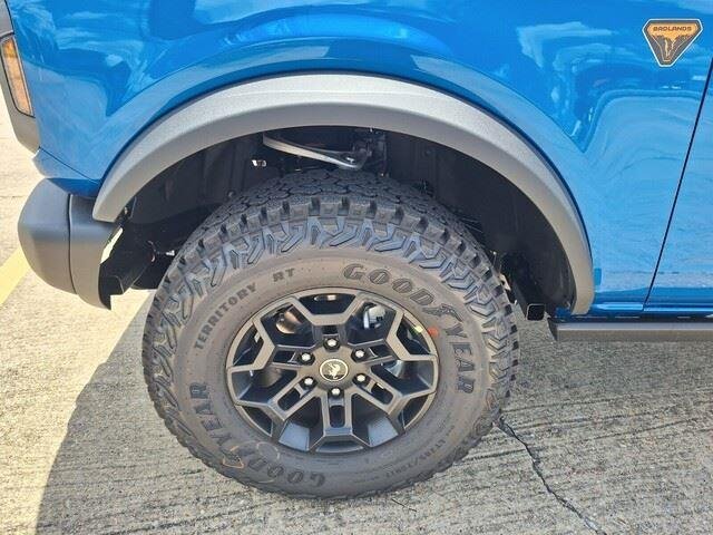 New 2026 Velocity Blue Metallic Ford Badlands® image 29
