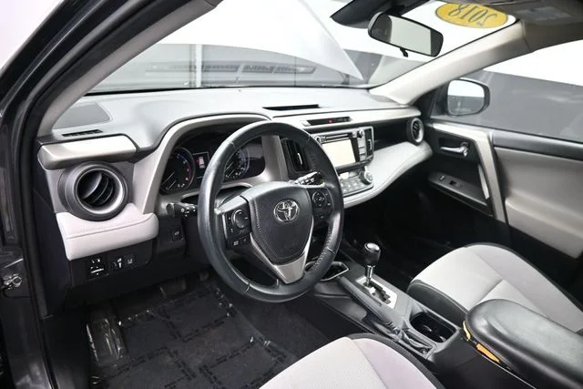 Used 2018 Gray Toyota XLE image 24