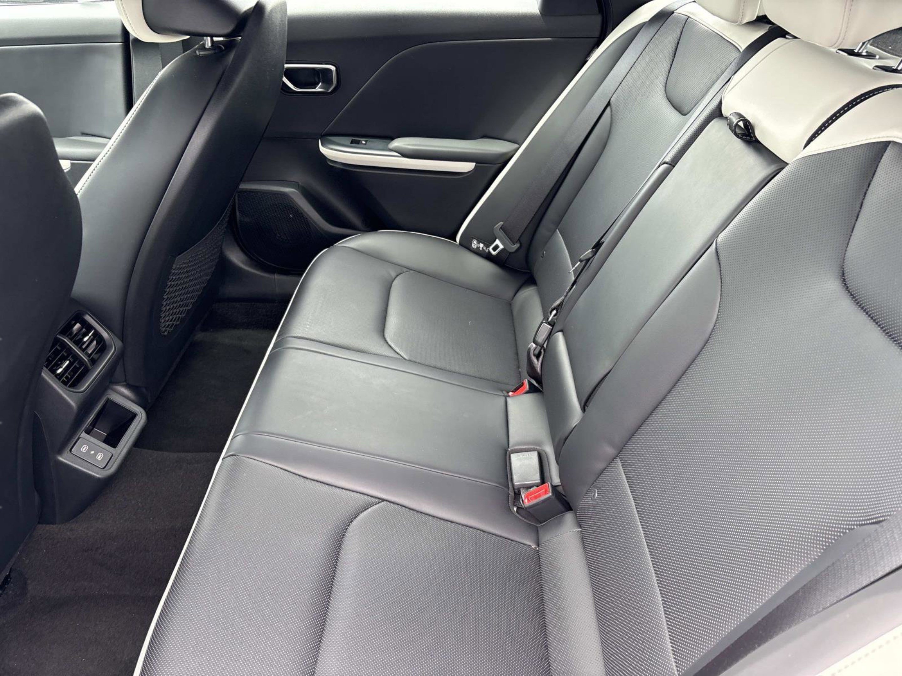 New 2026 Snow White Pearl Kia GT-Line Turbo image 14