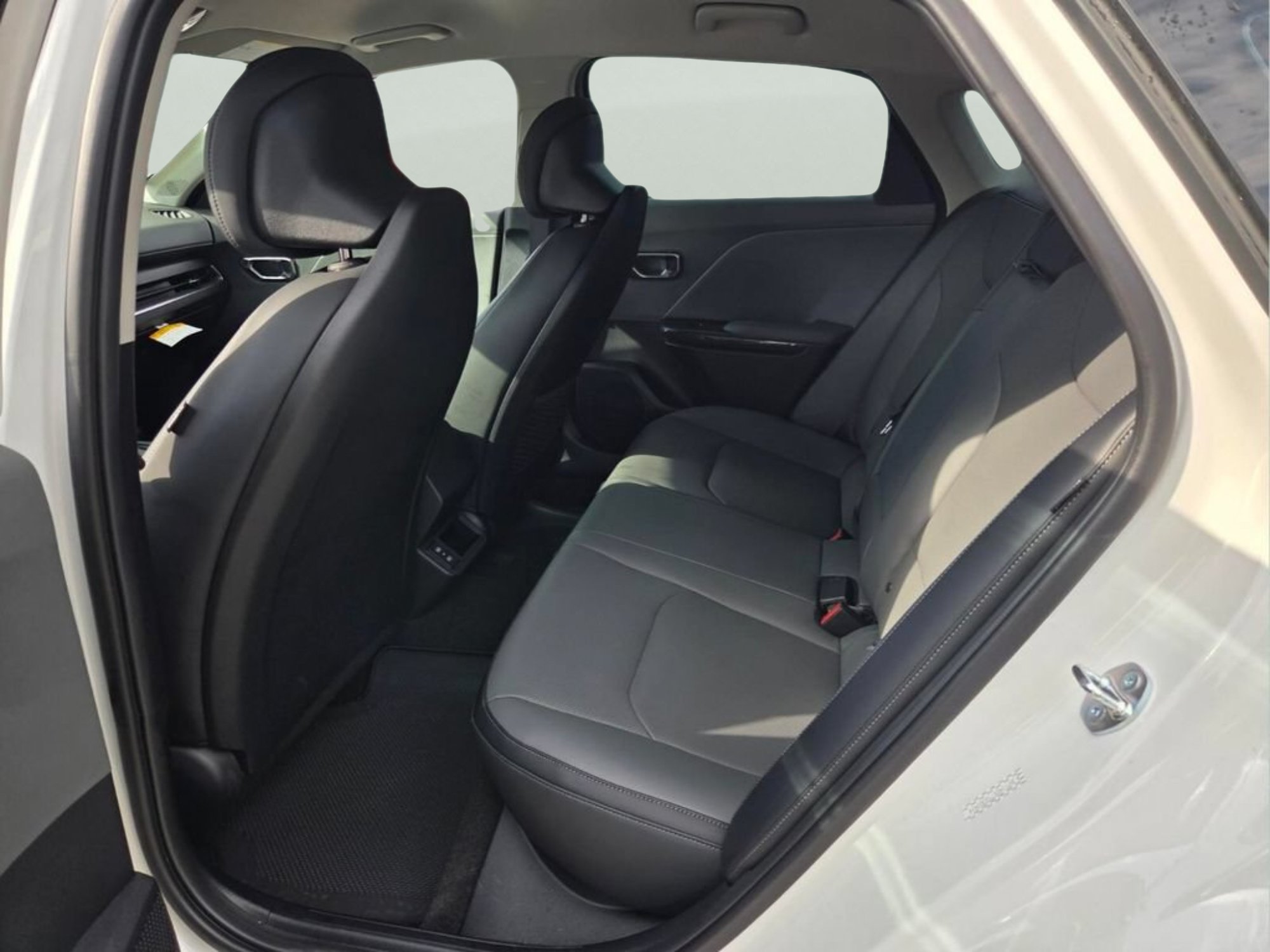 New 2026 Snow White Pearl Kia EX image 11