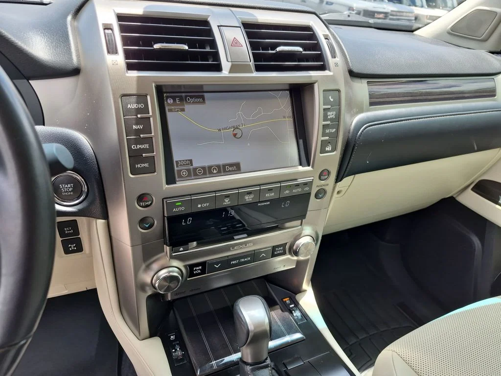 Used 2020 Black Lexus 460 image 22