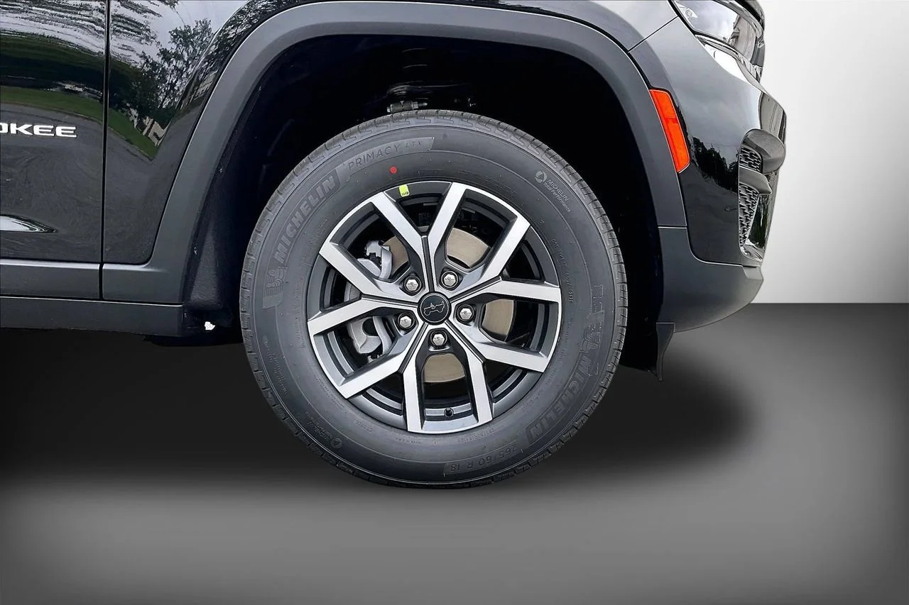 New 2027 High Gloss Black Jeep Laredo image 31