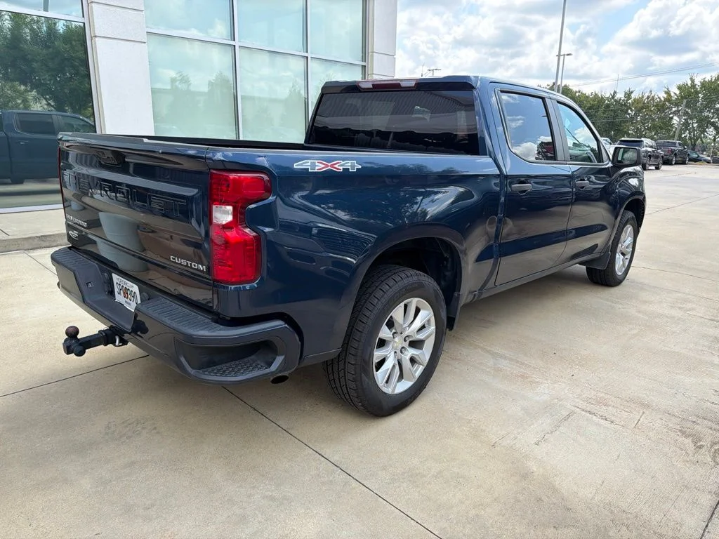 Used 2022 Blue Chevrolet Custom image 7