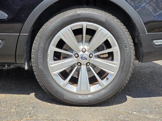 Used 2019 Black Metallic Ford Limited image 9