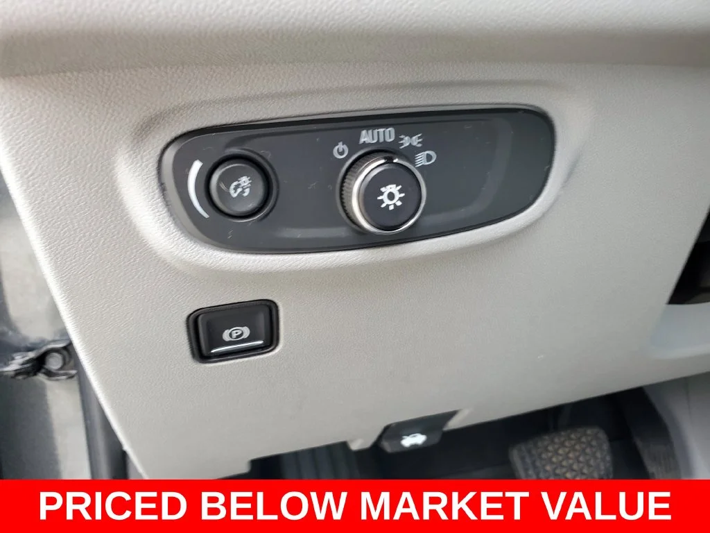 Used 2020 Gray GMC SLE image 8