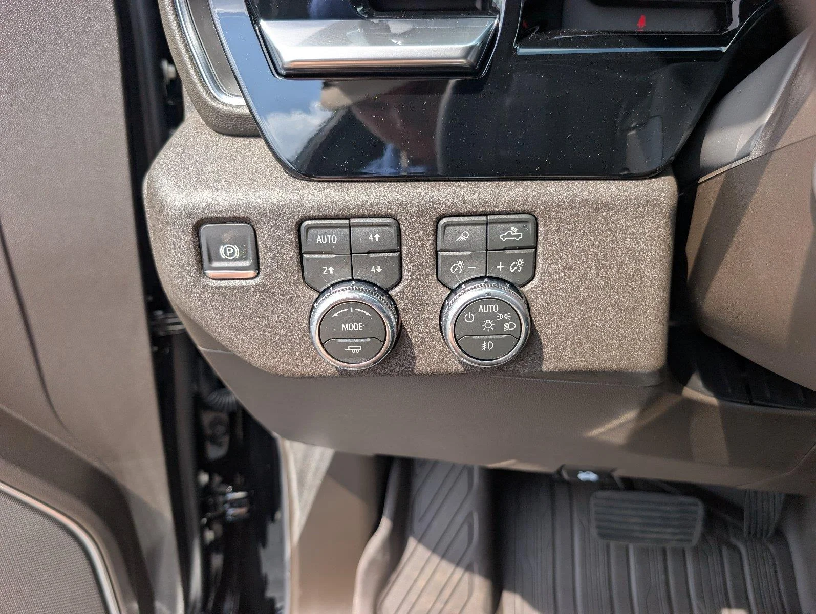 New 2026 Onyx Black GMC SLT image 31