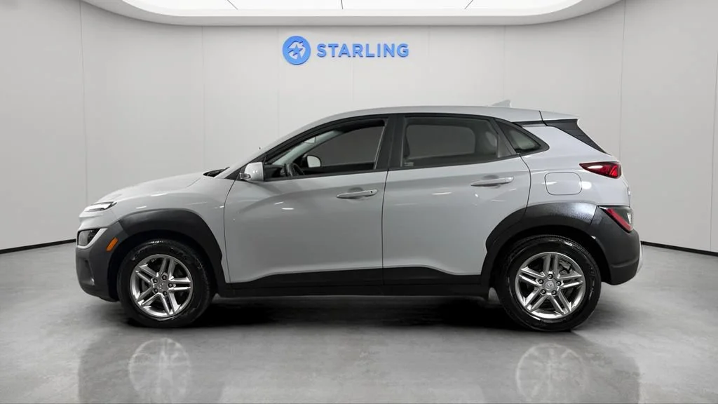 Used 2022 Silver Hyundai SE image 3