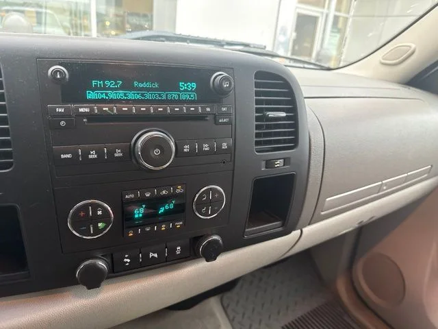Used 2013 Silver GMC SLE image 16