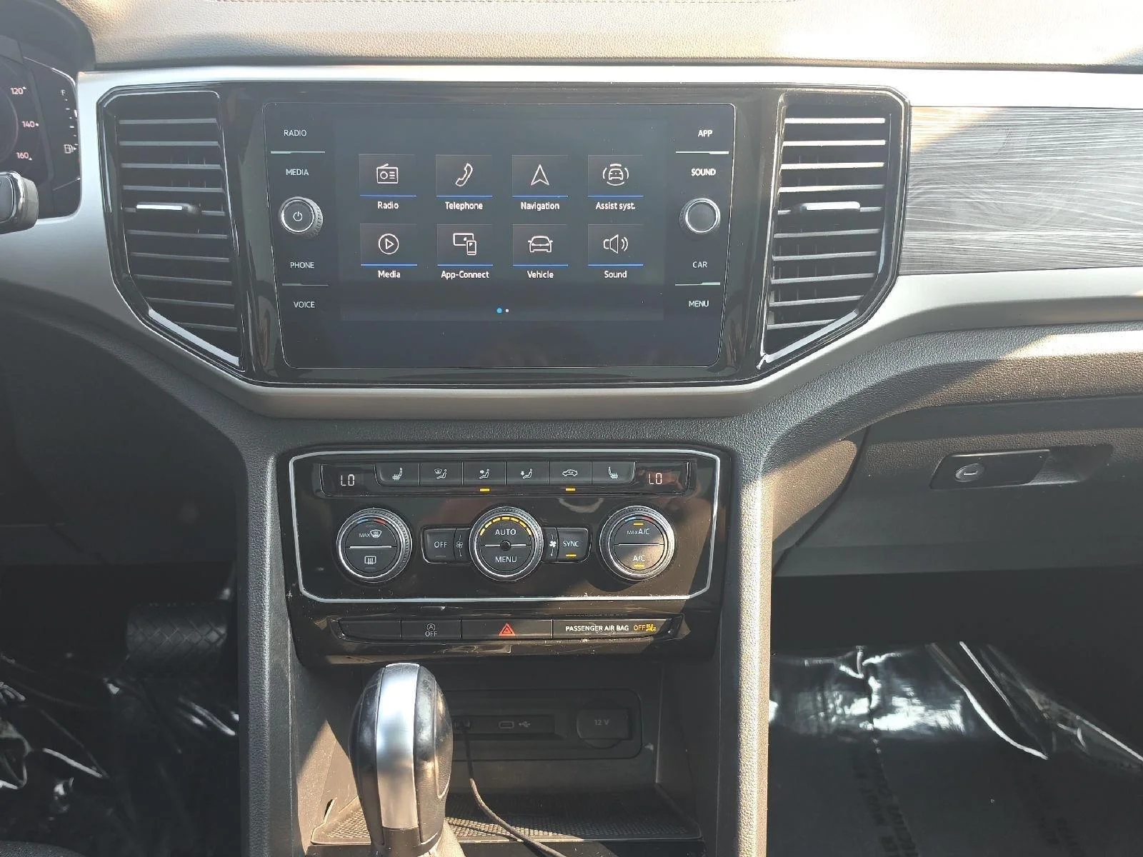 Used 2023 Silver Volkswagen 2.0T SE w/Technology image 18