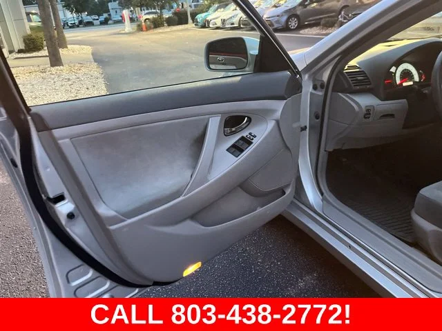 Used 2009 Silver Toyota  image 4