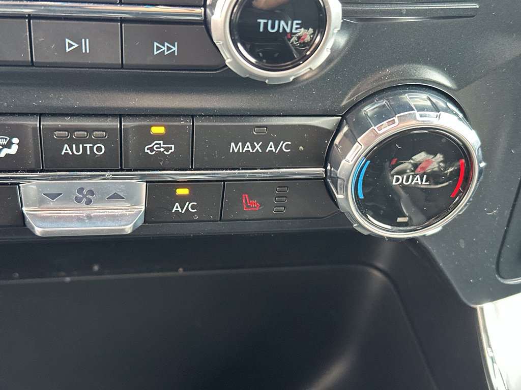 Used 2025 Carbonized Gray Metallic Ford XLT image 26