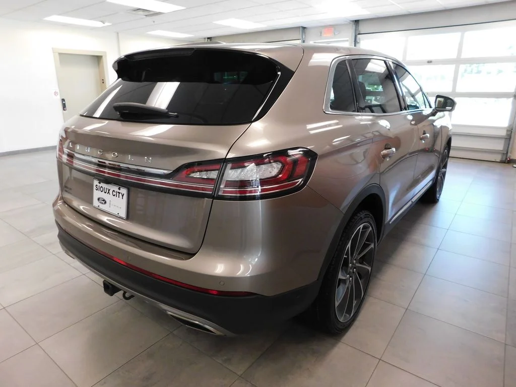 Used 2021 Mocha Lincoln Reserve image 5
