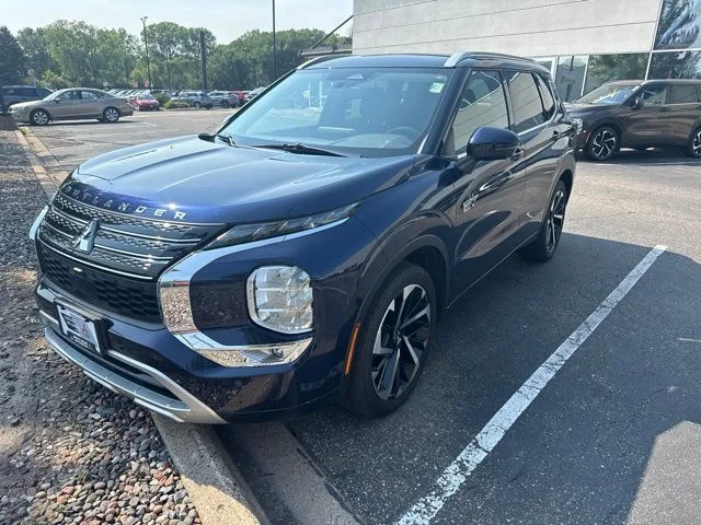 Used 2024 Cosmic Blue Metallic Mitsubishi SEL image 4