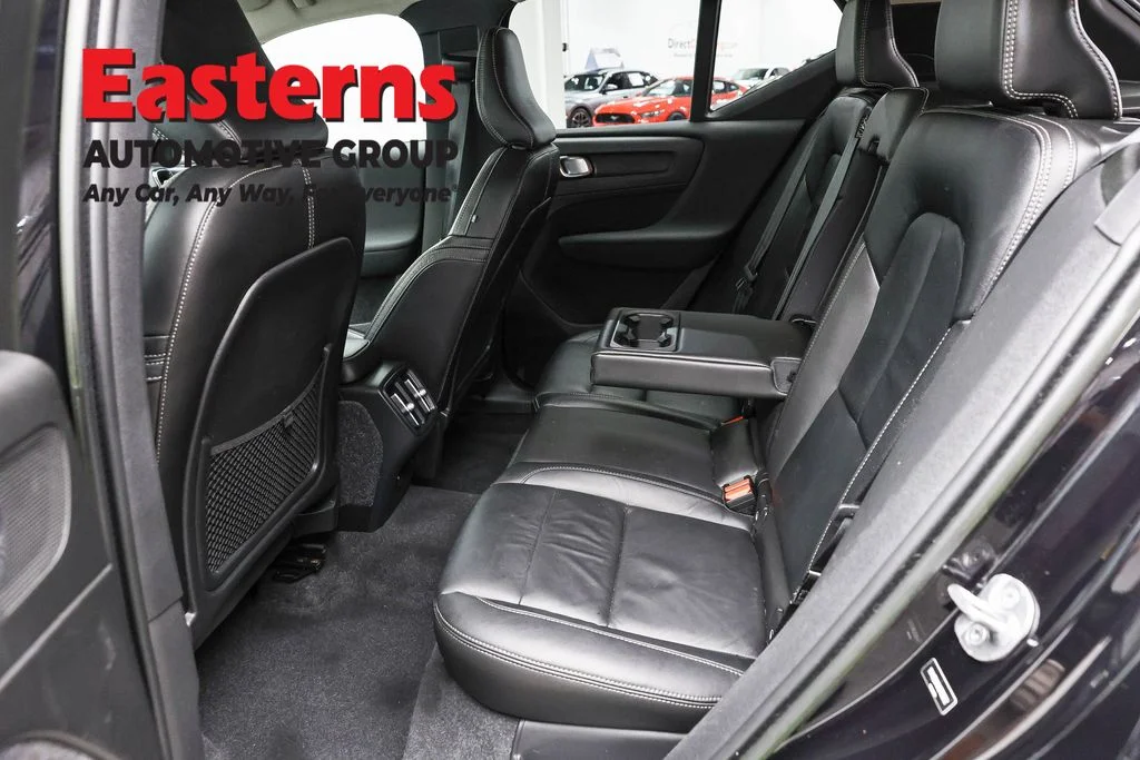 Used 2022 Black Volvo Momentum image 21