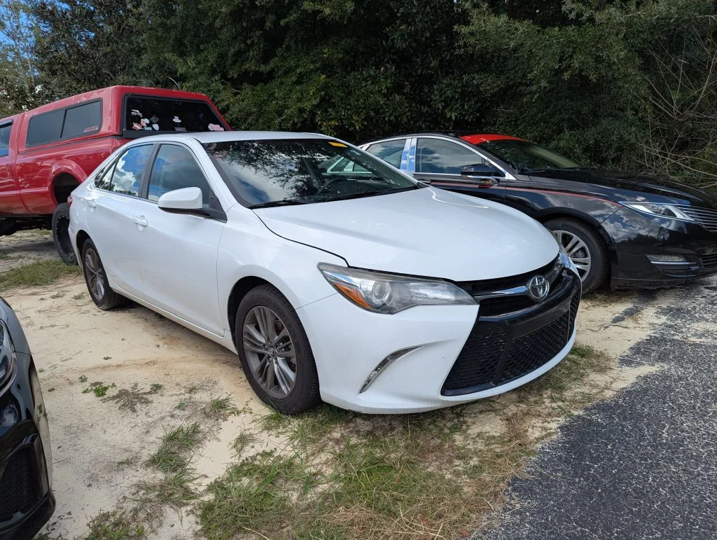 Used 2017 White Toyota SE image 1