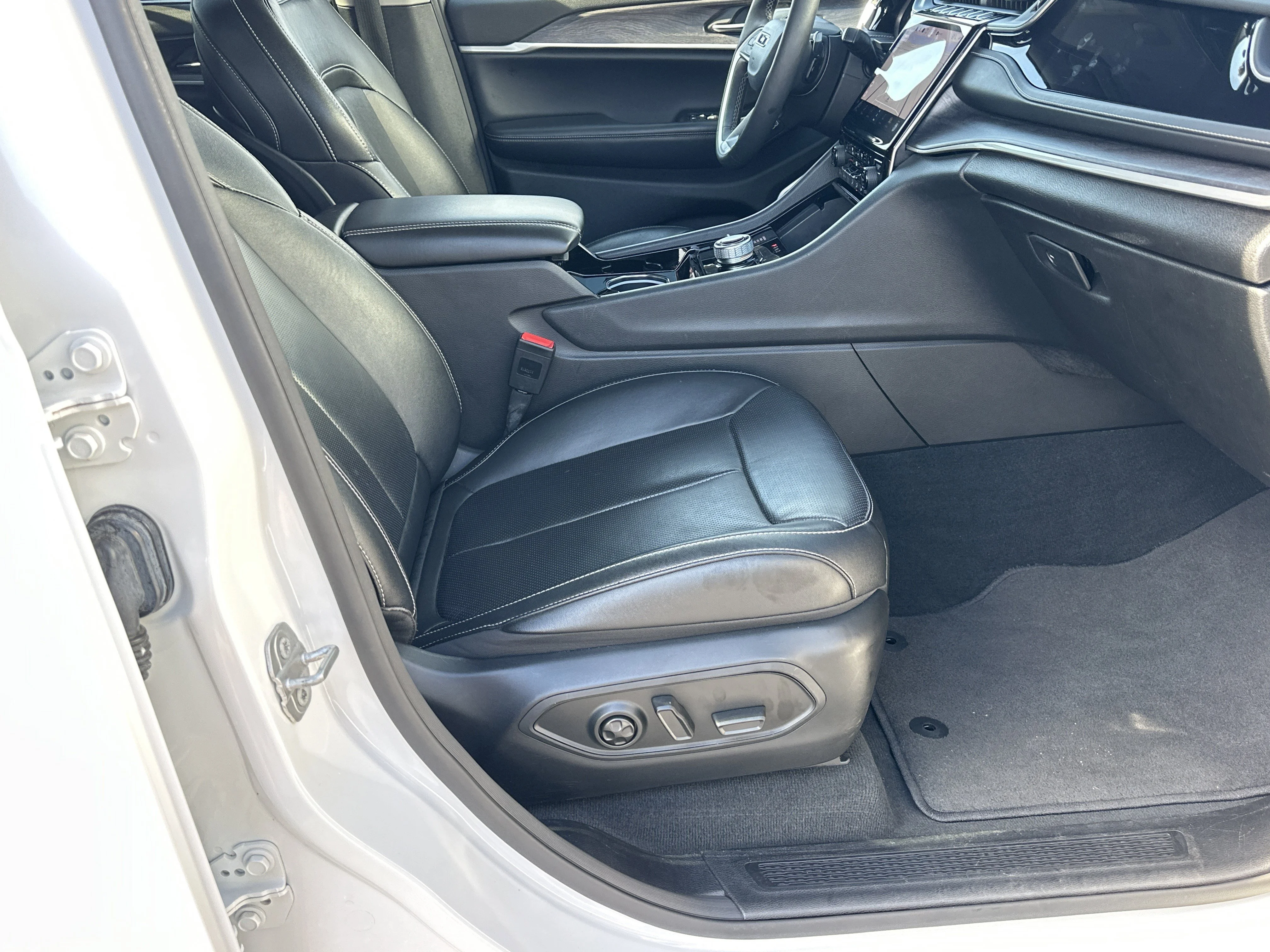 Used 2023 Bright White Clear Coat Jeep Limited image 13
