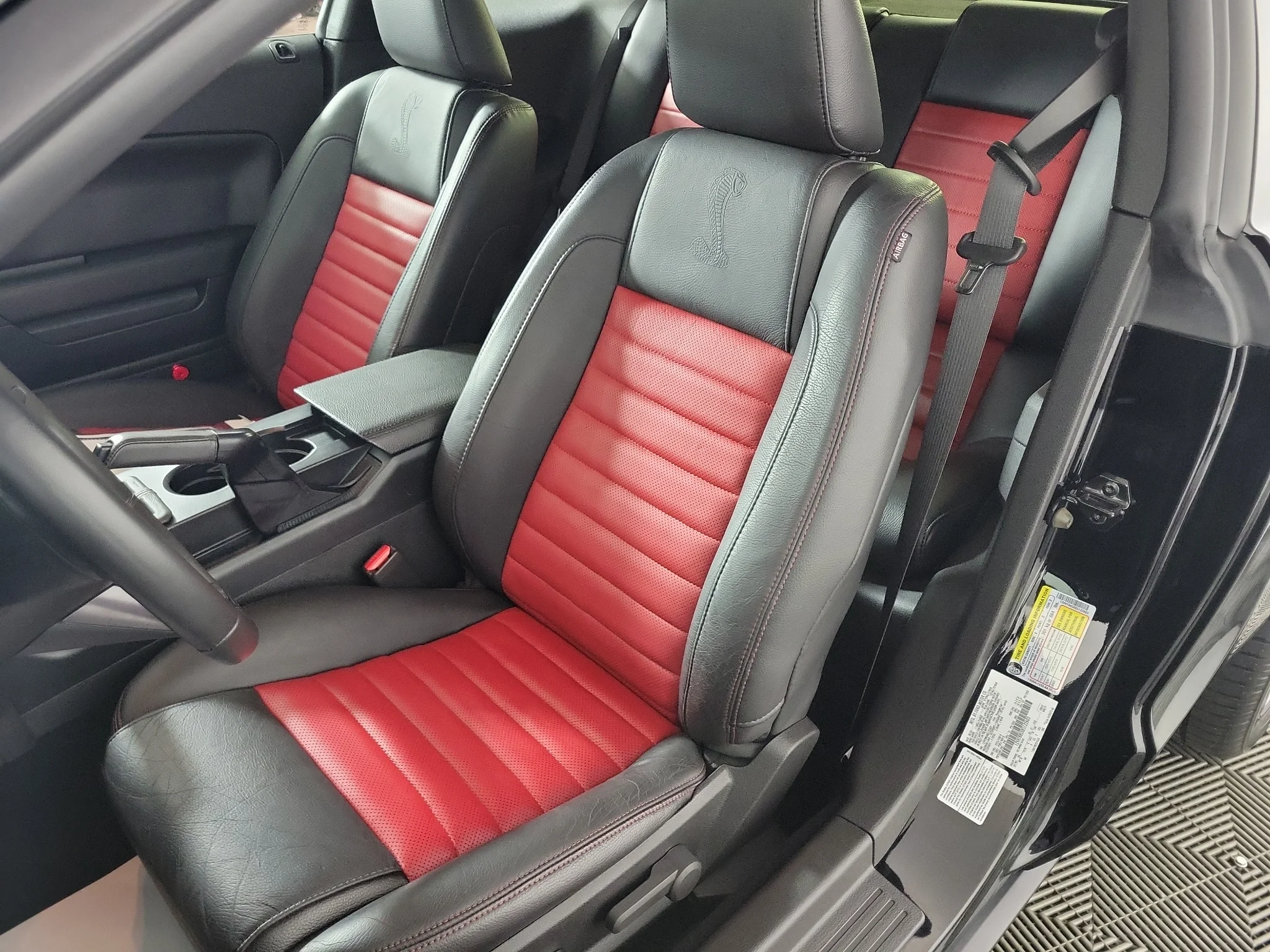 Used 2008 Ebony Clearcoat Ford Shelby GT500 image 12