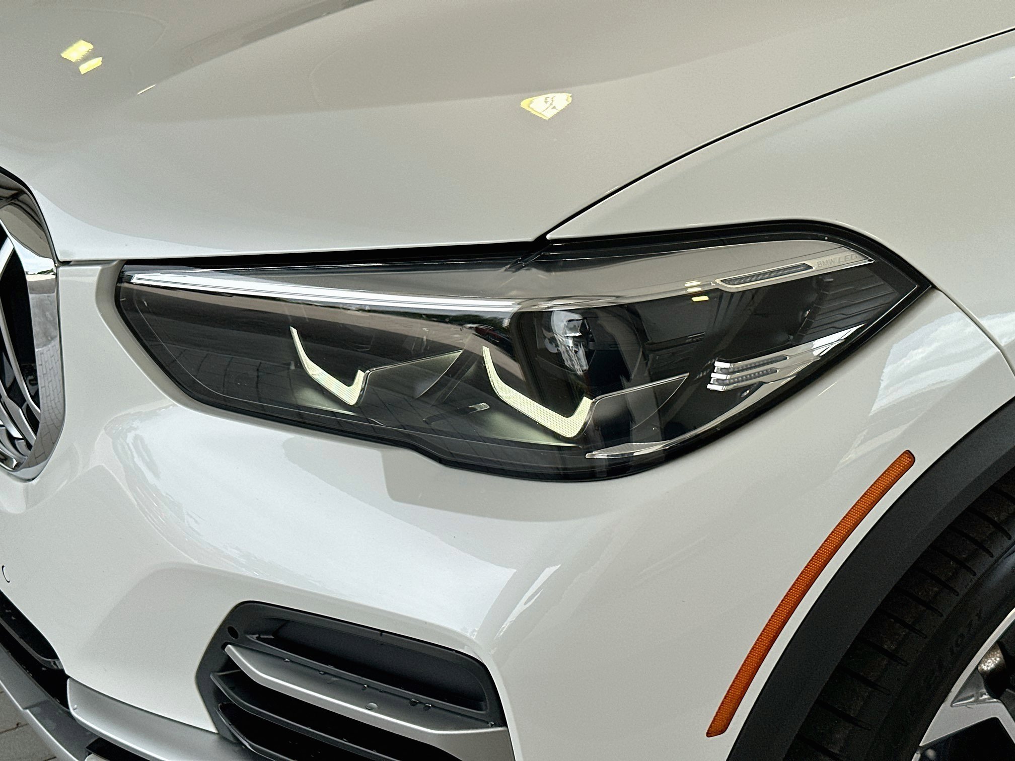 Used 2022 Mineral White Metallic BMW sDrive40i image 29