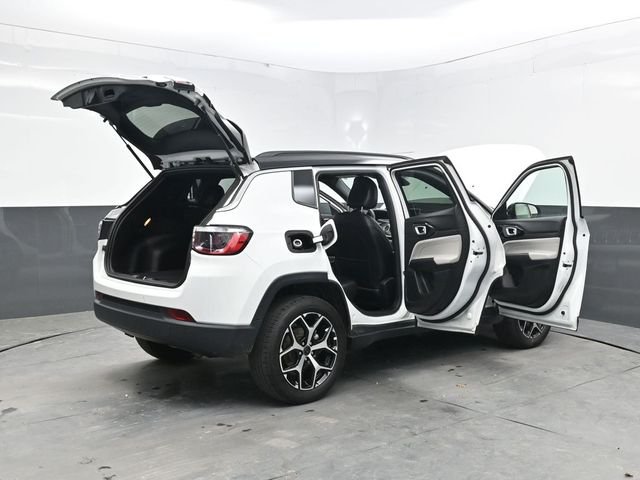 Used 2025 White Jeep Limited image 39