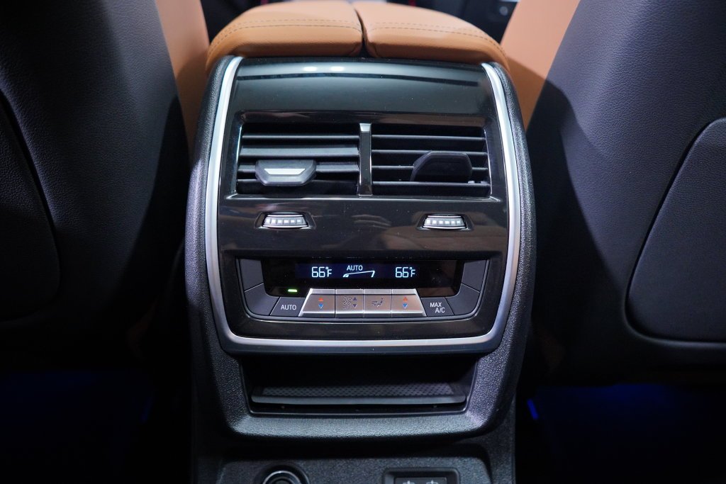 Used 2026 Gray Metallic BMW xDrive40i image 21