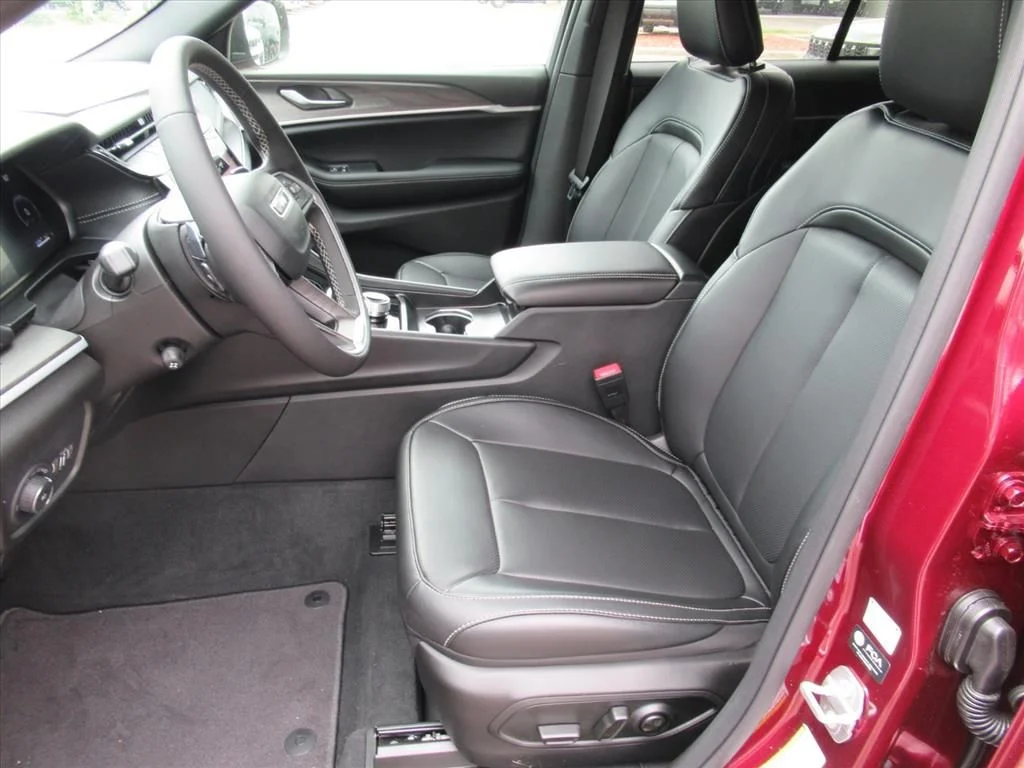 New 2026 Velvet Red Pearl-Coat Exterior Paint Jeep Limited image 15