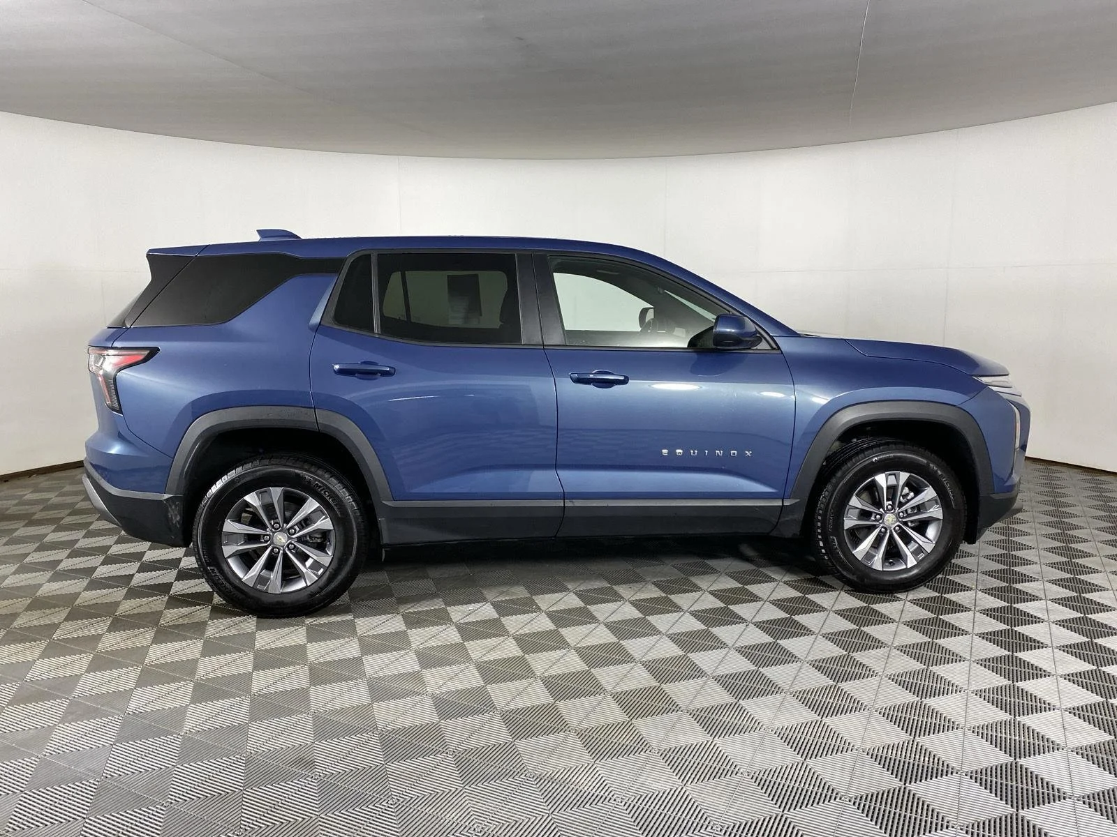 Used 2025 Lakeshore Blue Metallic Chevrolet AWD LT image 8