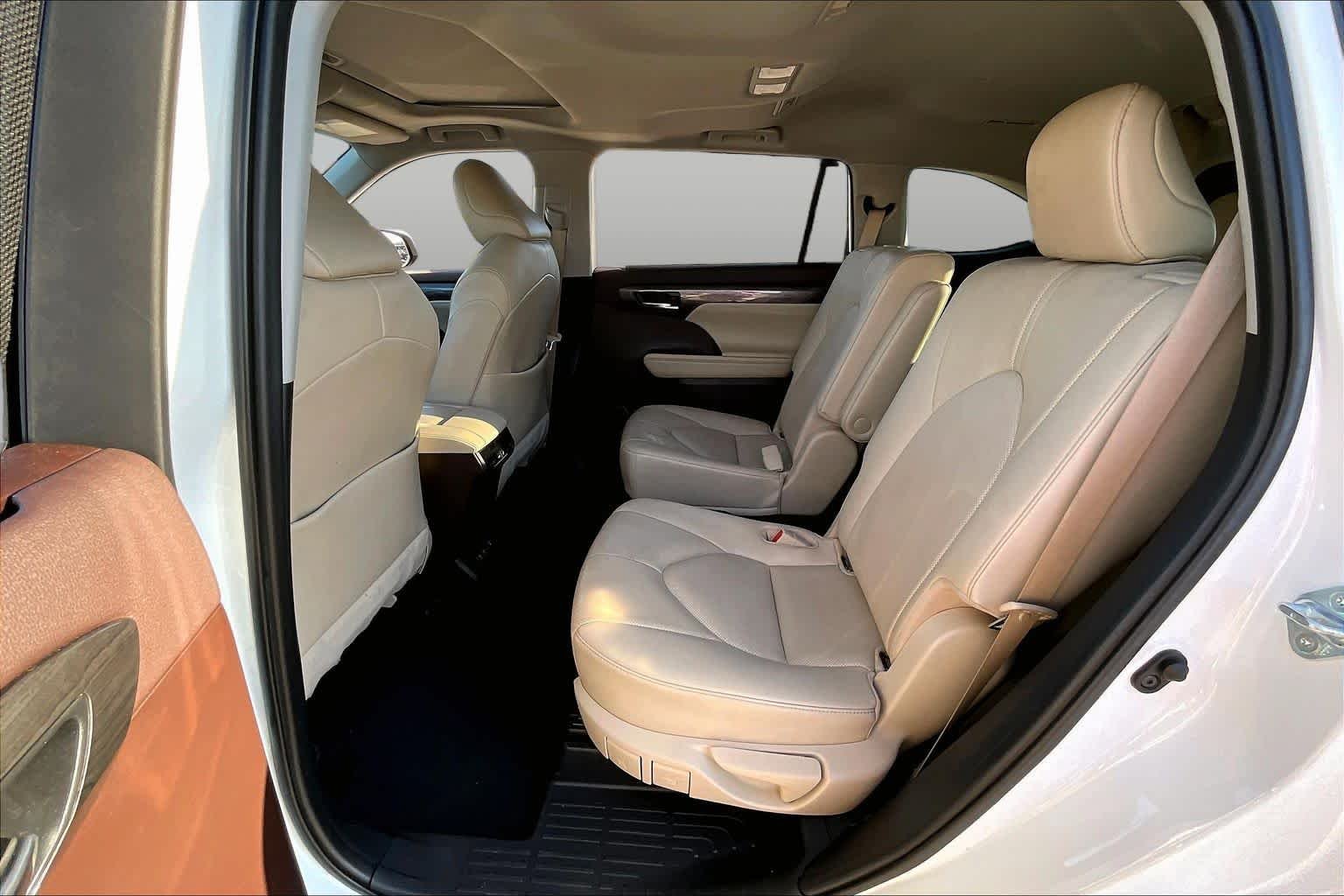 Used 2021 Blizzard Pearl Toyota Limited image 19