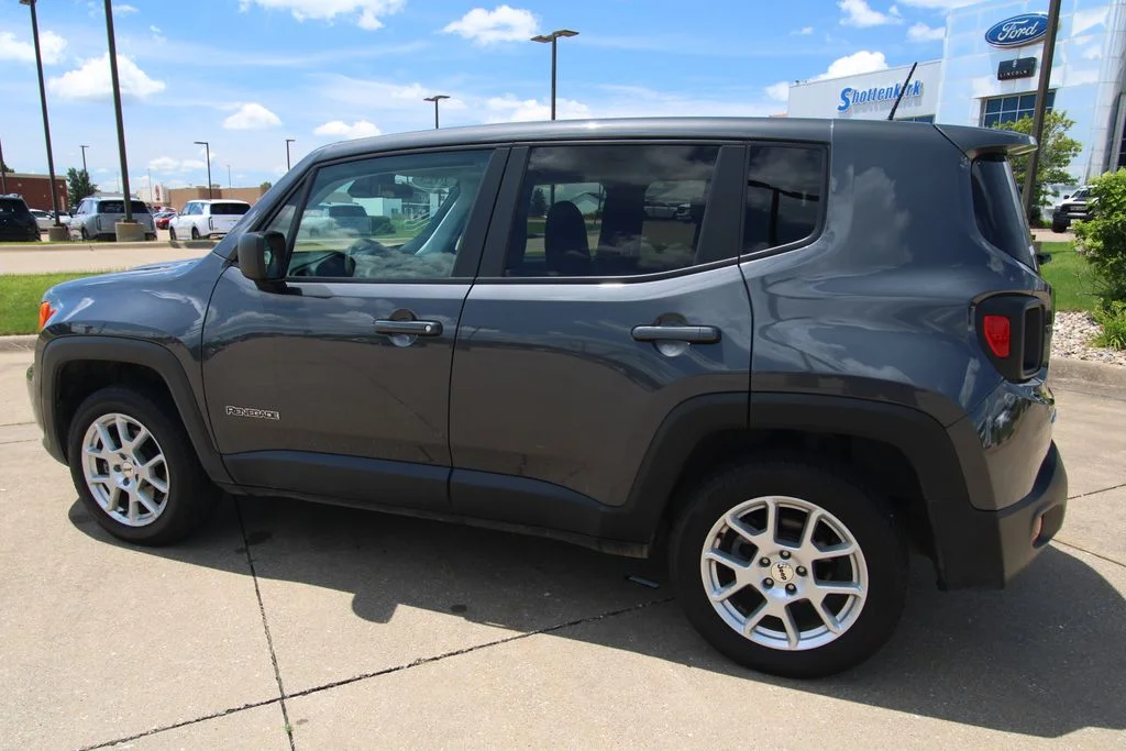 Used 2023 Gray Jeep Latitude image 15