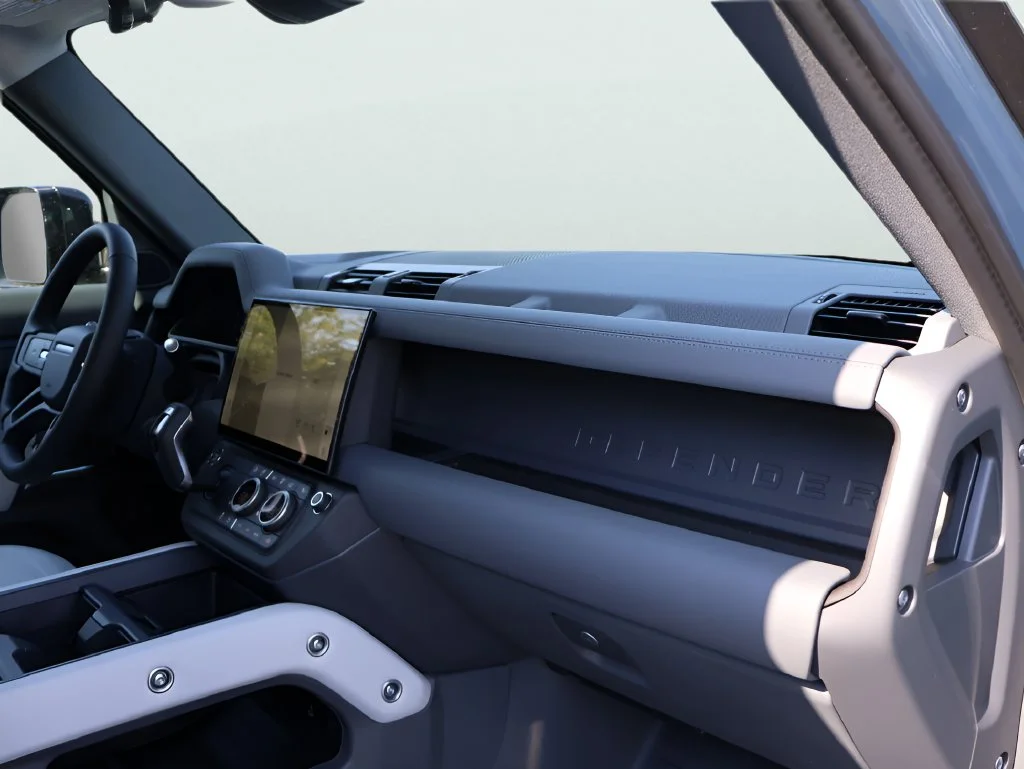 New 2026 Blue Land Rover X-Dynamic SE image 9