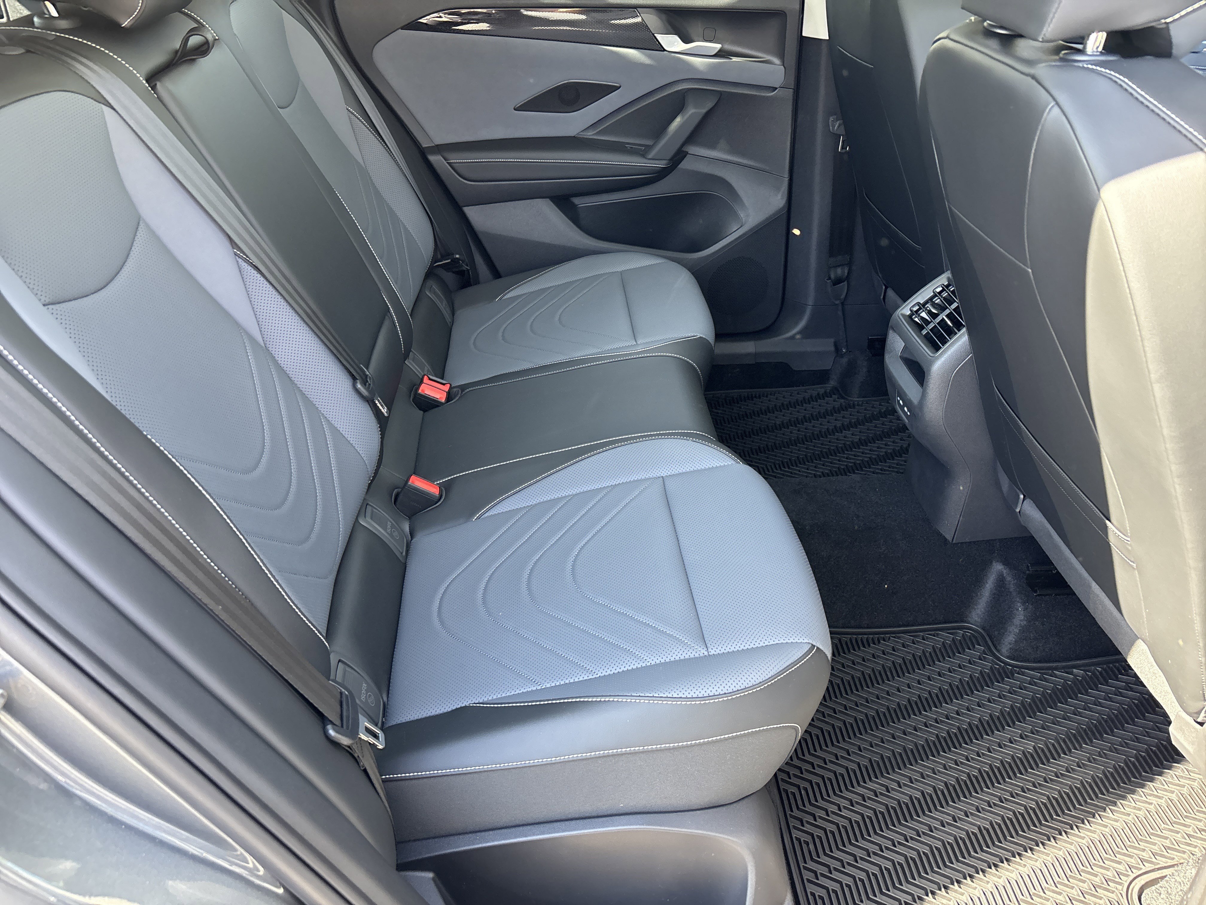 New 2026 Platinum Gray Metallic Volkswagen SE image 9