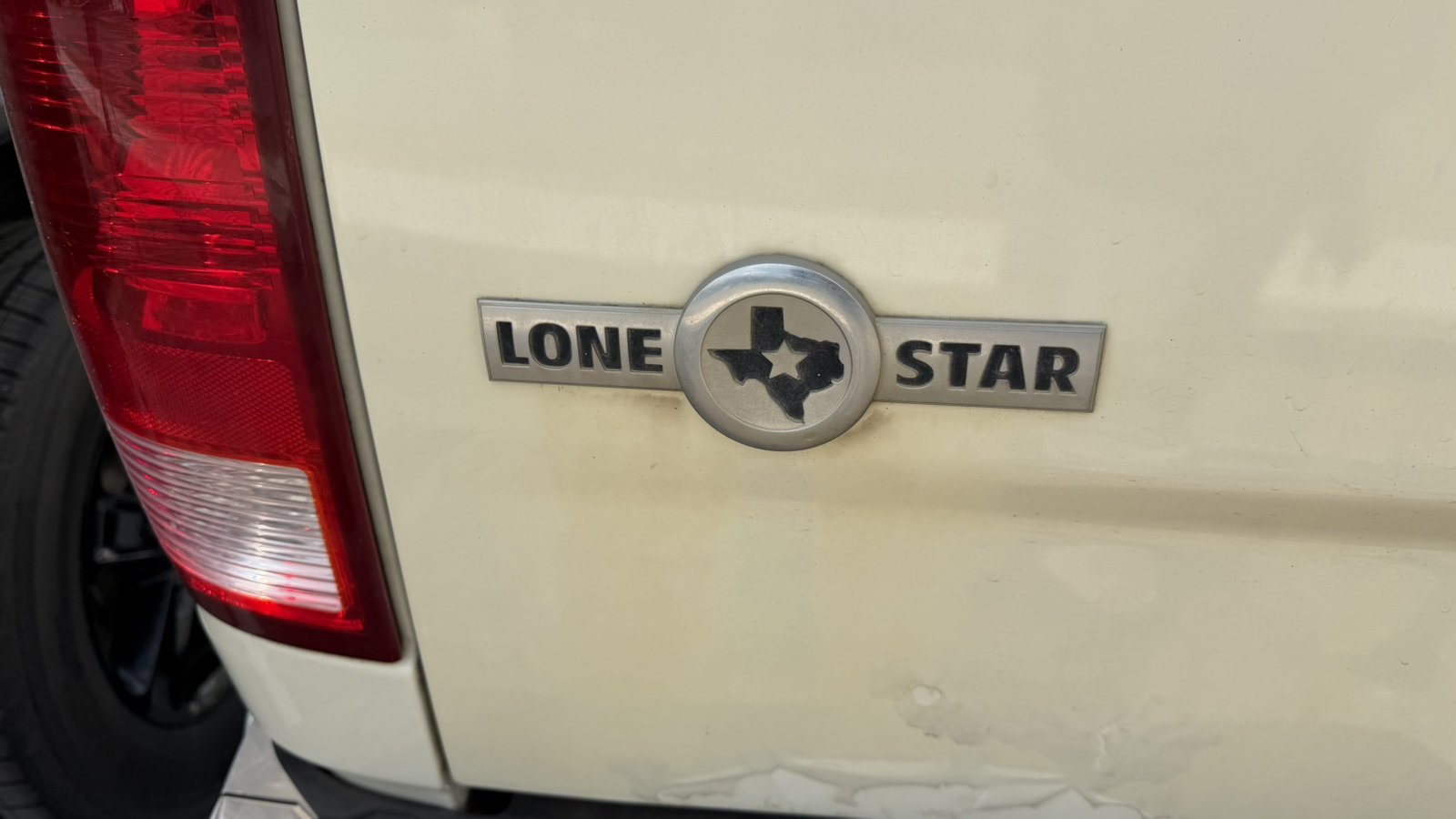Used 2010 Cool Vanilla Dodge SLT image 19